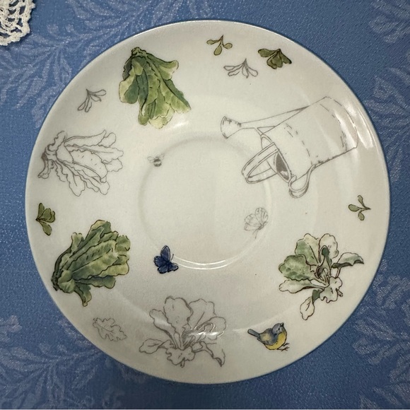 Beatrix Potter Peter Rabbit Floral Teacup and Saucer - Picture 4 of 11
